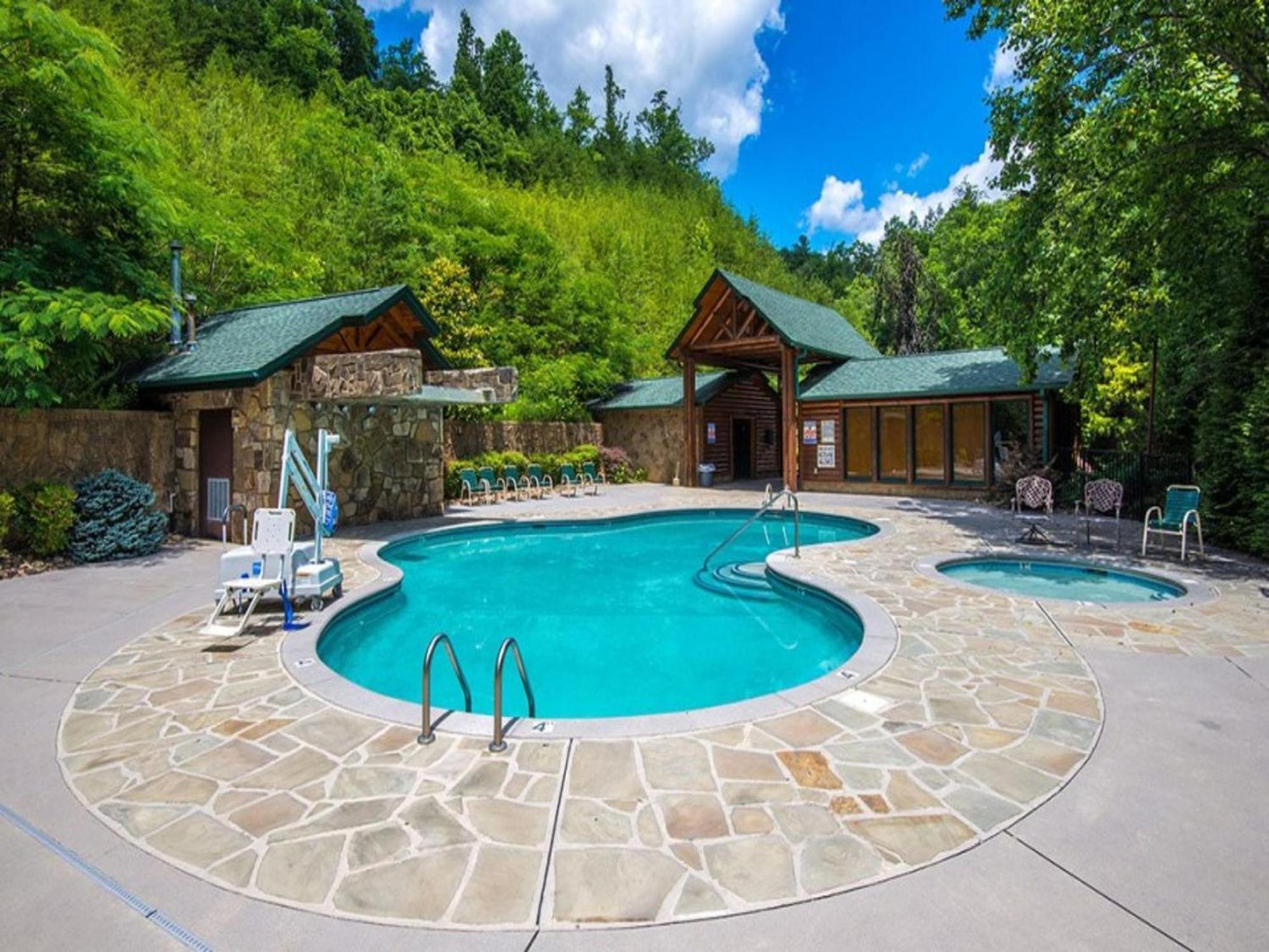 The Great Escape Ii, 5 Bedrooms, Sleeps 17, Game Room, Pool Access, Theater Gatlinburg Exterior foto